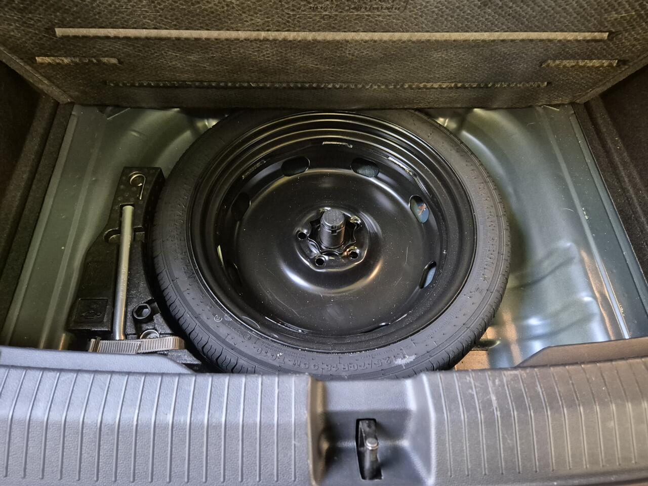 Volkswagen T-Roc 1.5 TSI Style -150pk- Automaat | IQ LED | Camera | Digitale Cockpit Pro | Rijklaarprijs incl. 1 jaar Bovag garantie