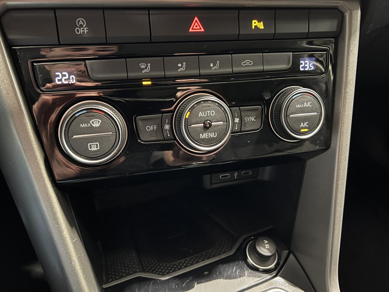 Volkswagen T-Roc 1.0 TSI Style | Navigatie/Android/Apple Carplay | LM Velgen 16" | Achteruitrijcamera | Cruise Control Adaptief | Airco | Radio |