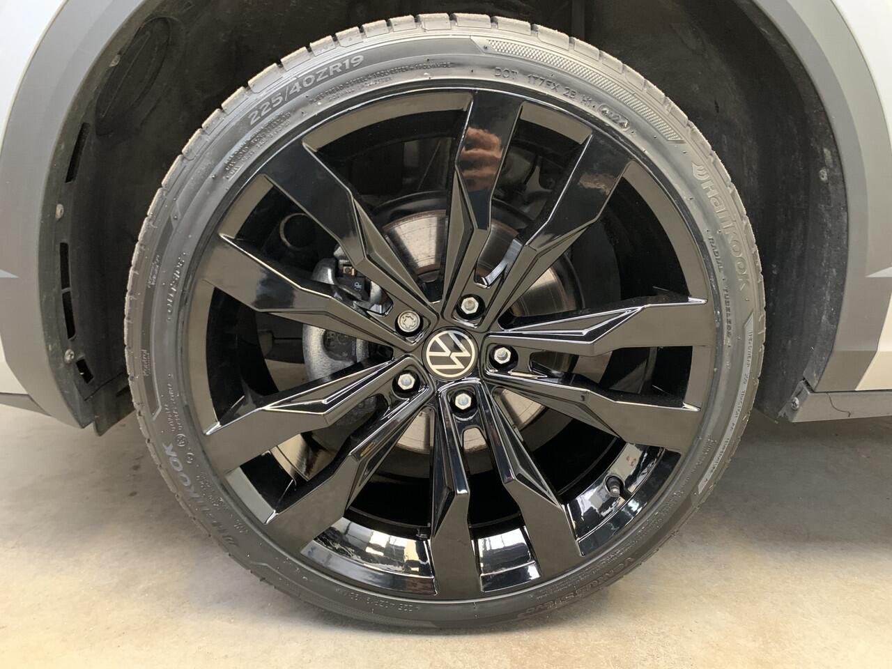 Volkswagen T-Roc 1.5 TSI 150PK R-Line Black Line IQ LIGHT-CAMERA-NAVI-ADAPT.CRUISE-LANE ASSIST-PDC-LMV-ECC