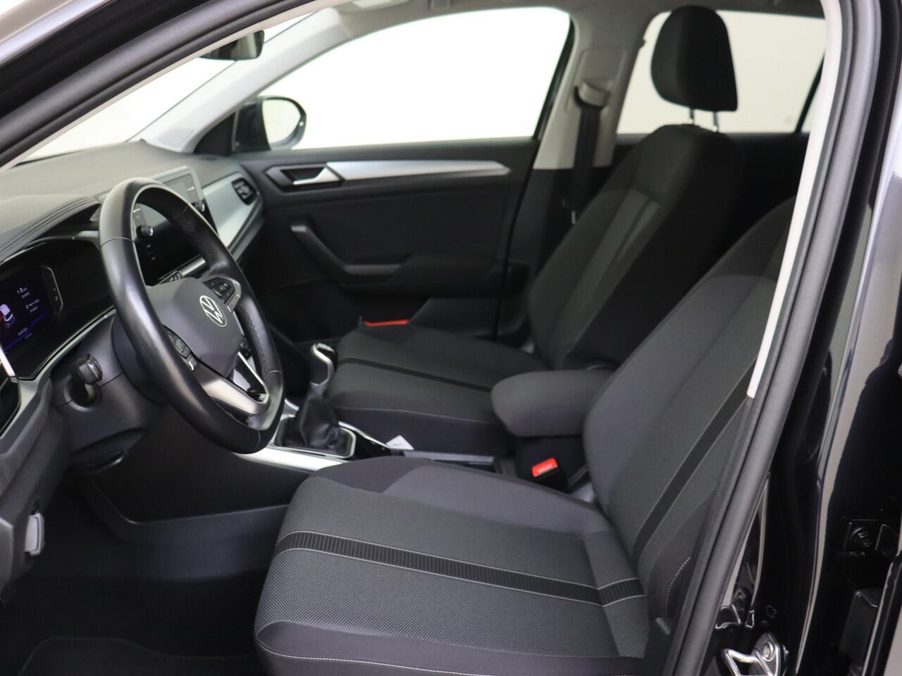 Volkswagen T-Roc 1.0 TSI Life | LED-voor en achterlichten | Achteruitrijcamera | Adaptive cruise control | Connected services |