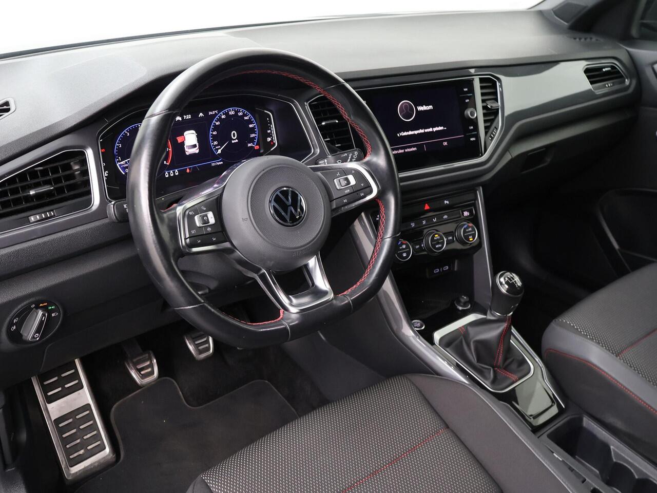 Volkswagen T-Roc 1.5 TSI Sport Business R | 150 PK | Navigatiesysteem | Climate control | Elek. achterklep | R-Line |