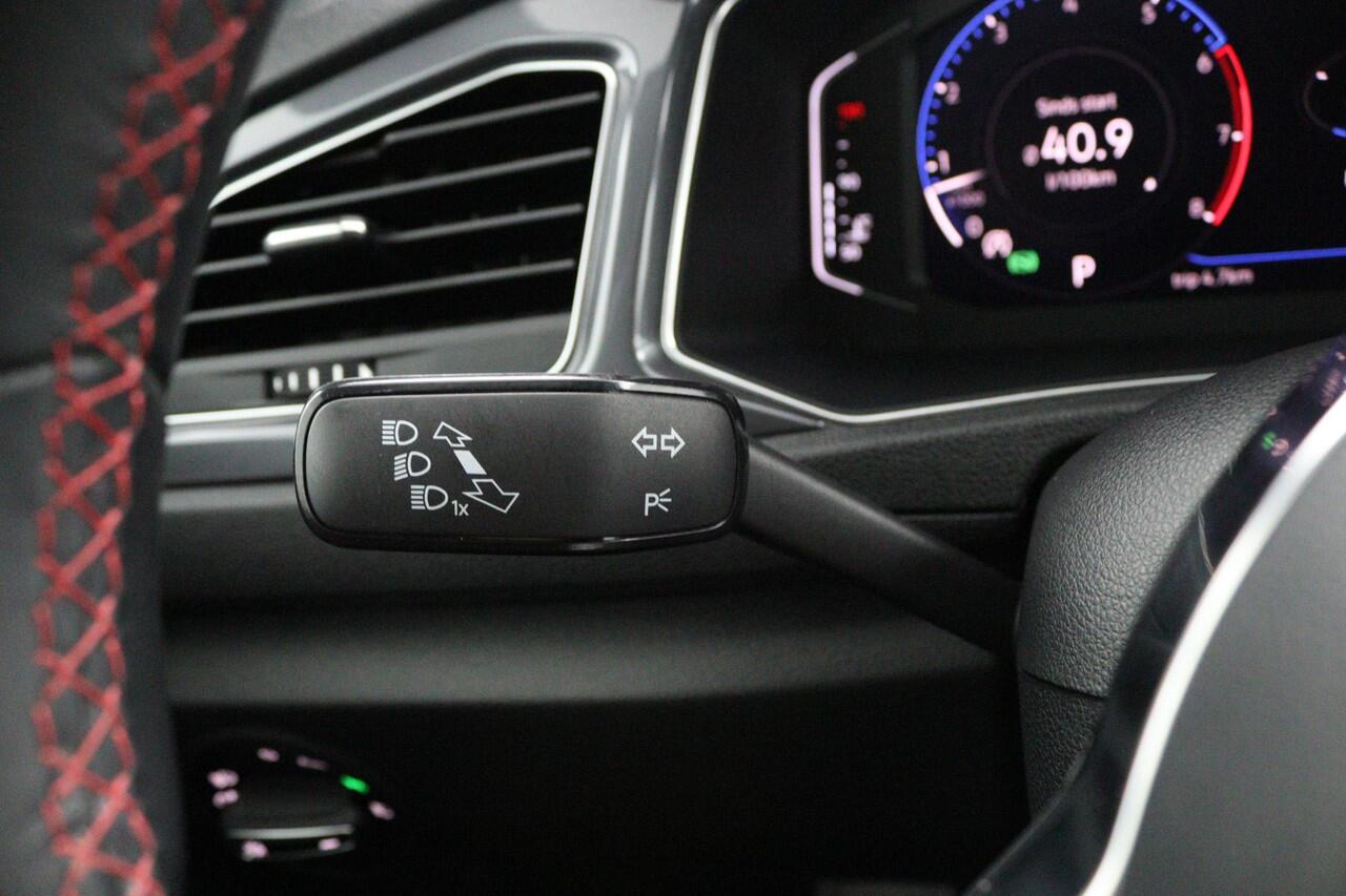 Volkswagen T-Roc 1.5 TSI Sport Business R | Parkeercamera | Navigatie | Elektrische achterklep