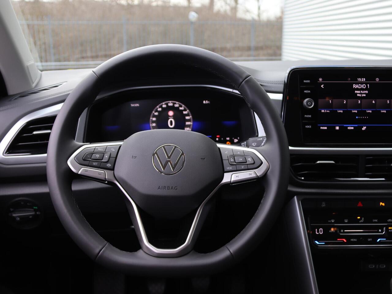 Volkswagen T-Roc Life Edition 1.0 85 kW / 116 pk TSI SUV 6 versn. Hand | Climatronic | Multimedia pakket incl. navigatie | LED Plus |