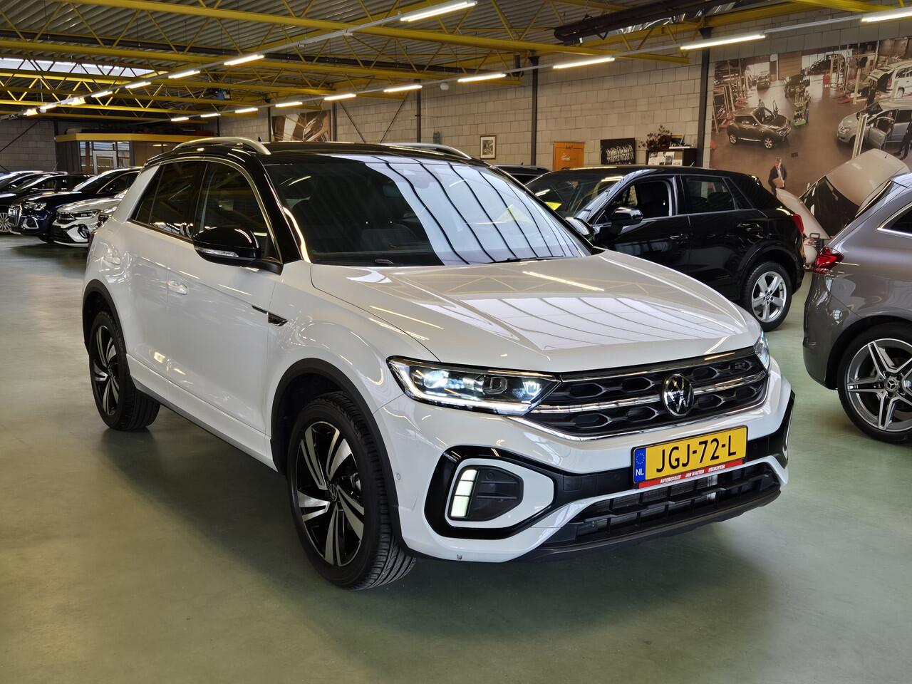 Volkswagen T-Roc 1.5 TSI R-Line -150pk- Automaat | Camera | IQ LED | 18 inch | Rijklaarprijs incl. 1 jaar Bovag garantie