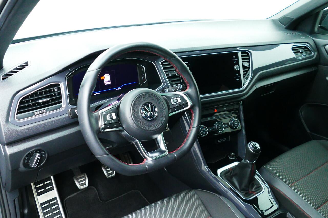 Volkswagen T-Roc 1.5 TSI Sport Business R-Line. Panodak, Adaptief Cruise, Virt Cockpit, Navi, Led, 19"LMV Haak 1500kg