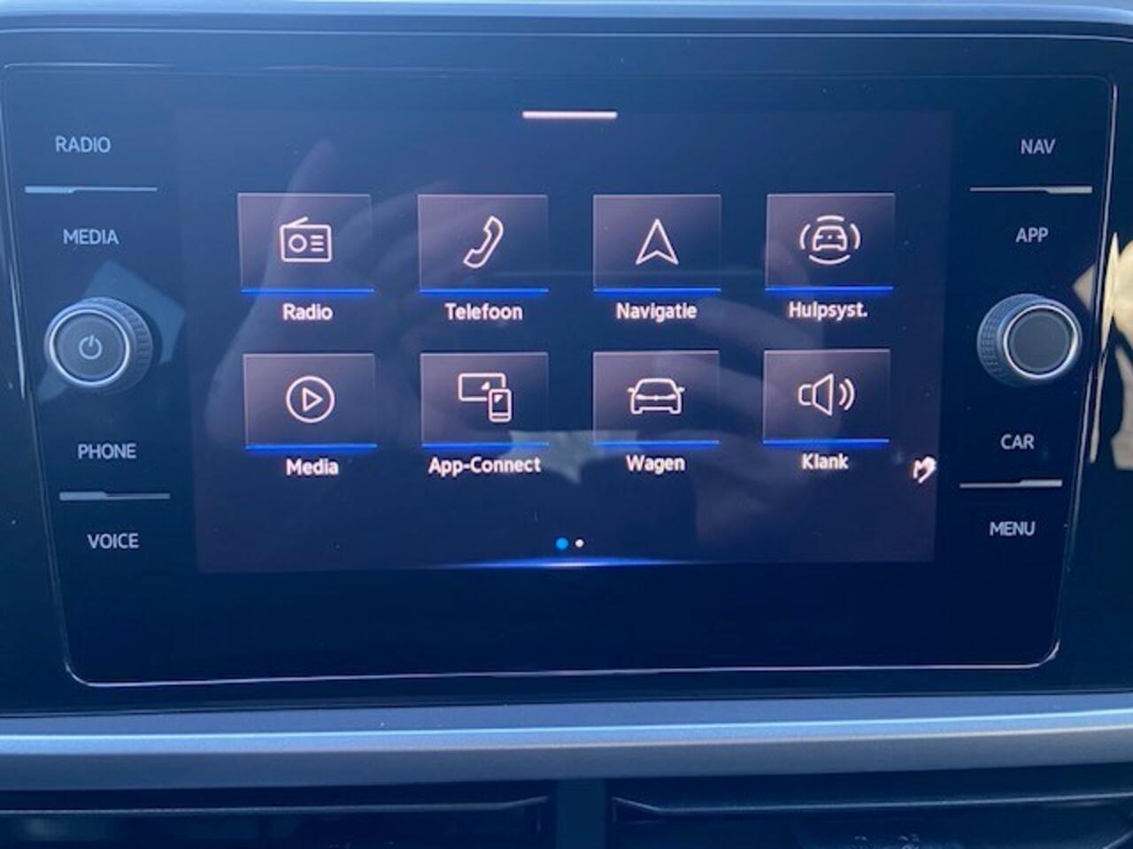 Volkswagen T-Roc 1.0 TSI 110PK Life / App. connect / DAB+ / LED / Parkeersensoren V+A / 16" LMV