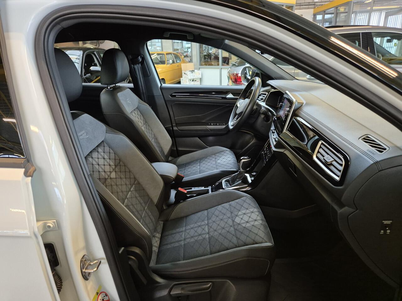 Volkswagen T-Roc 1.5 TSI R-Line -150pk- Automaat | Camera | IQ LED | 18 inch | Rijklaarprijs incl. 1 jaar Bovag garantie