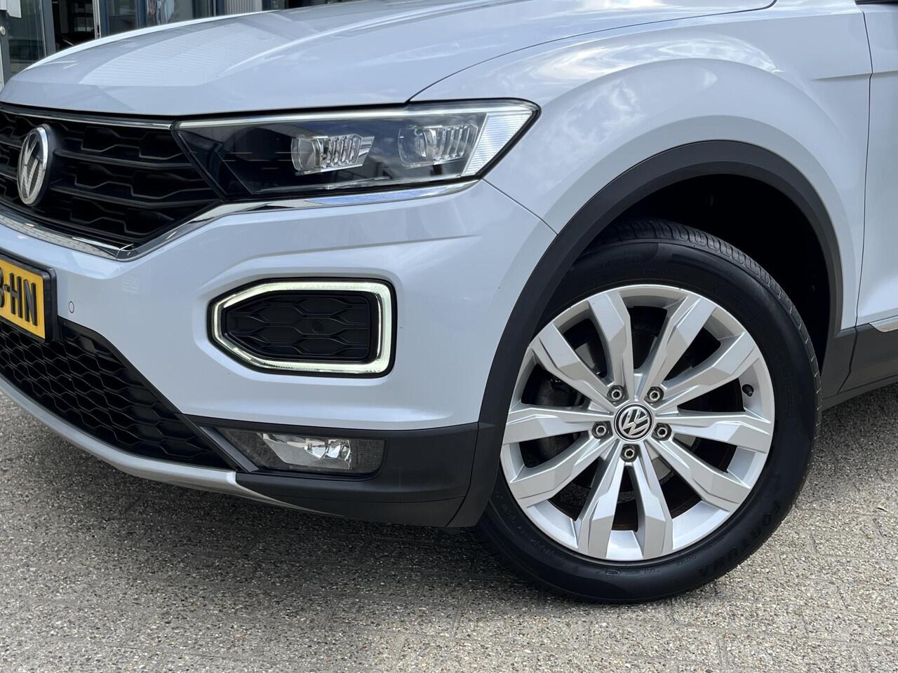 Volkswagen T-Roc 1.5 TSI Style | Leder/Navi/Pano.Dak/Clima/Adapt.Cruise/Afn.Trekhaak/Virtual/Apple CarPlay-Android Auto