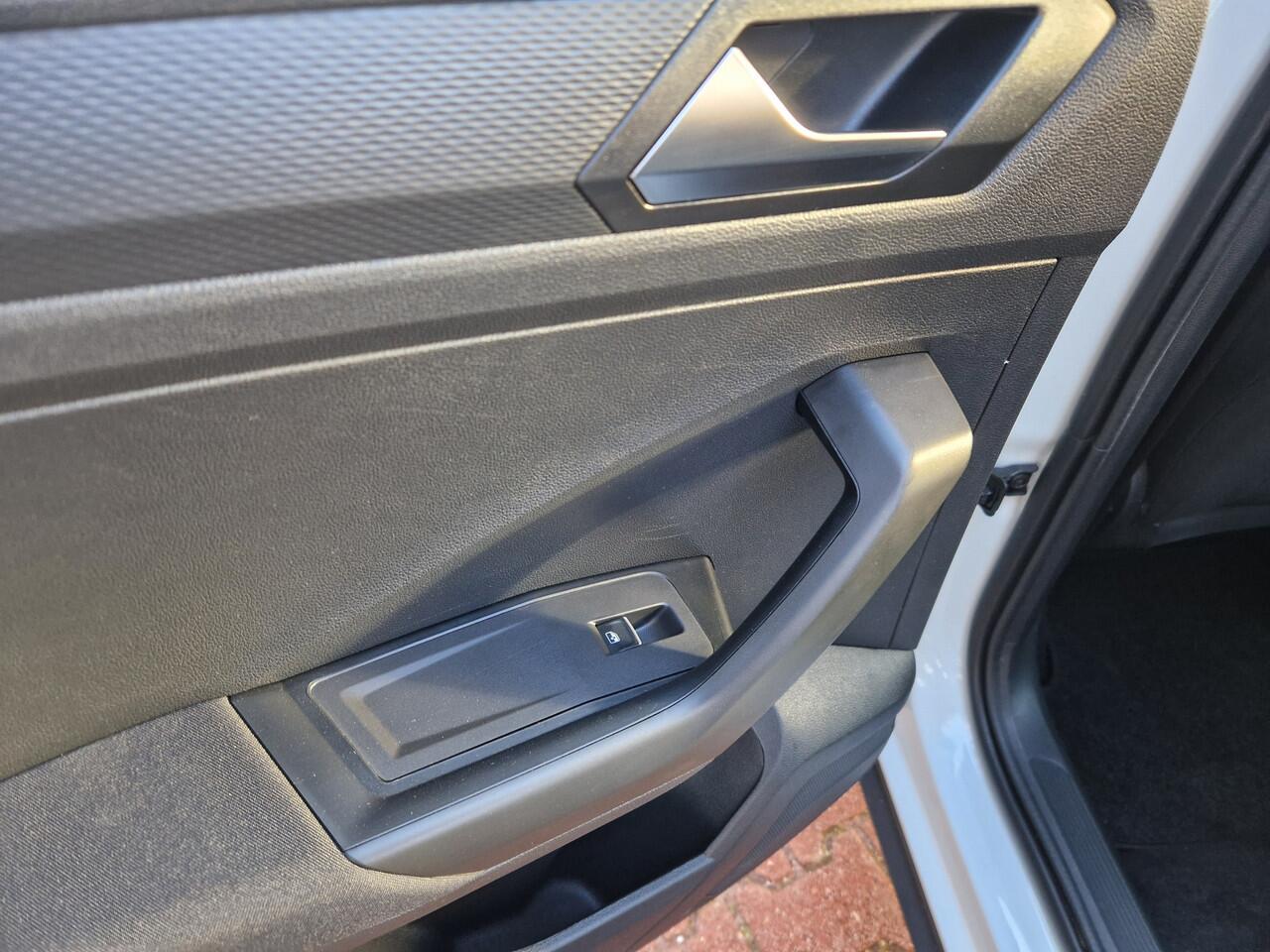 Volkswagen T-Roc 1.0 TSI Style Business 12 MND BOVAG GAR. | NAVI | TWO TONE LAK | ACC | PDC V+A | CLIM. CONTR. | APPLECARPLAY/ANDROID AUTO