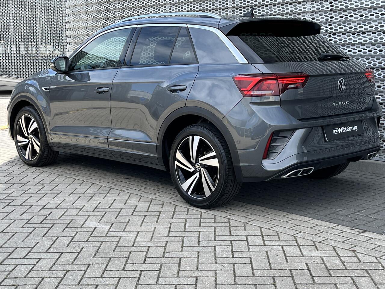 Volkswagen T-Roc 1.5 TSI 150PK R-Line Business+ / R-Line Interieur + Exterieur / Digitale Cockpit / Zwenkbare Trekhaak / Stoelverwarming / Keyless Entry **