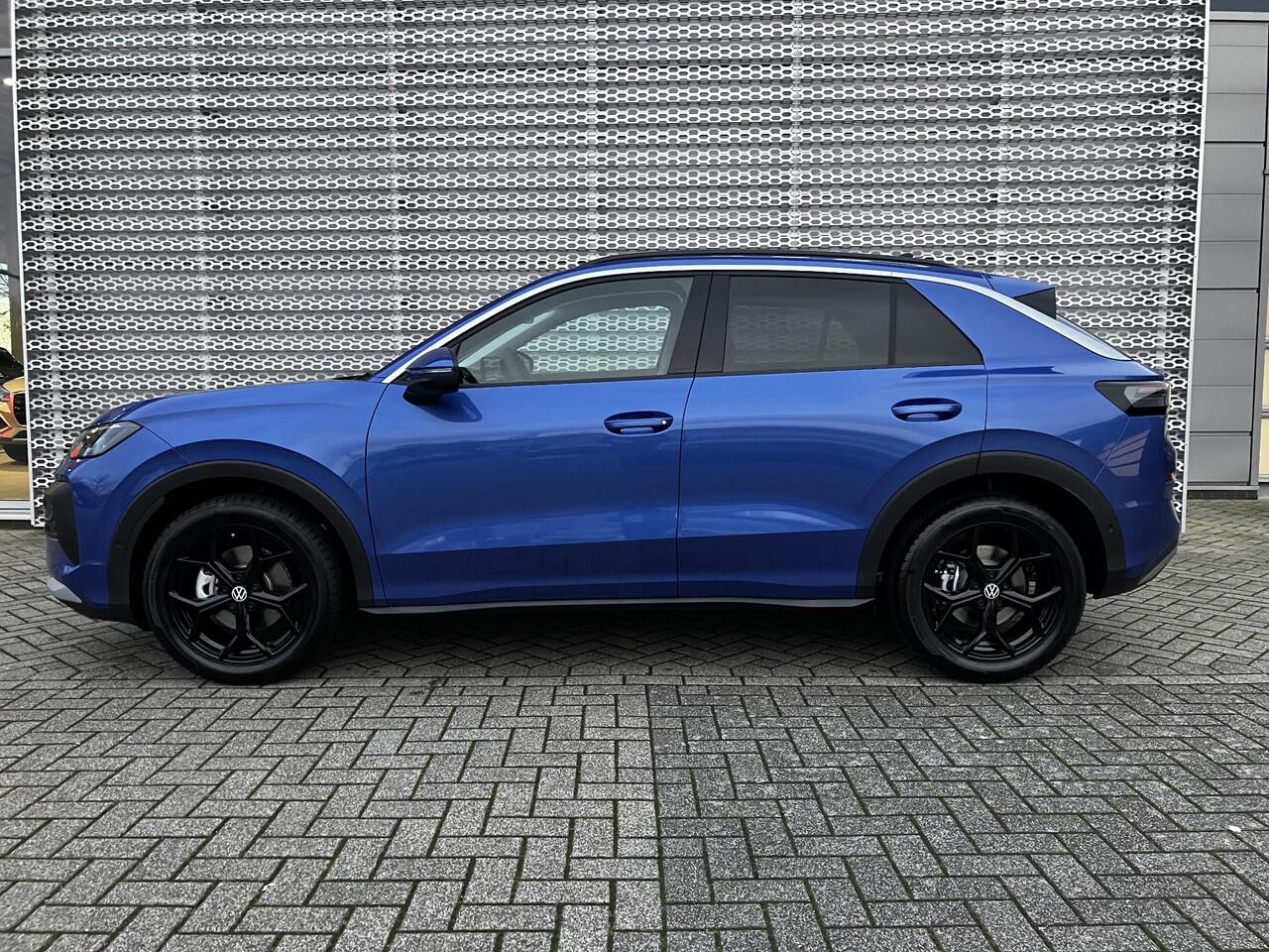 Volkswagen T-Roc Life First Edition 1.5 eTSI 85 kW / 116 PK DSG | Comfort pakket | 18 inch Huntsville Black, Dynamische naafkappen, Dorpellijst aluminium, Zonneweringset |