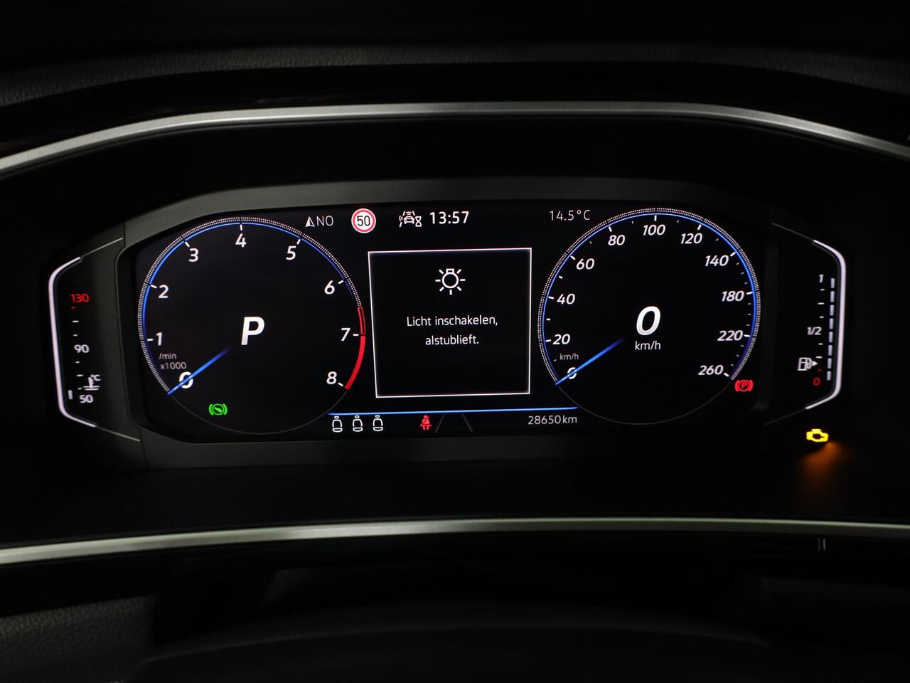 Volkswagen T-Roc 1.5 TSI R-Line 150 pk Automaat (DSG) | Verlengde garantie | Navigatie | Trekhaak (afneembaar) | Parkeersensoren (Park assist) | Achteruitrijcamera | R-Line |