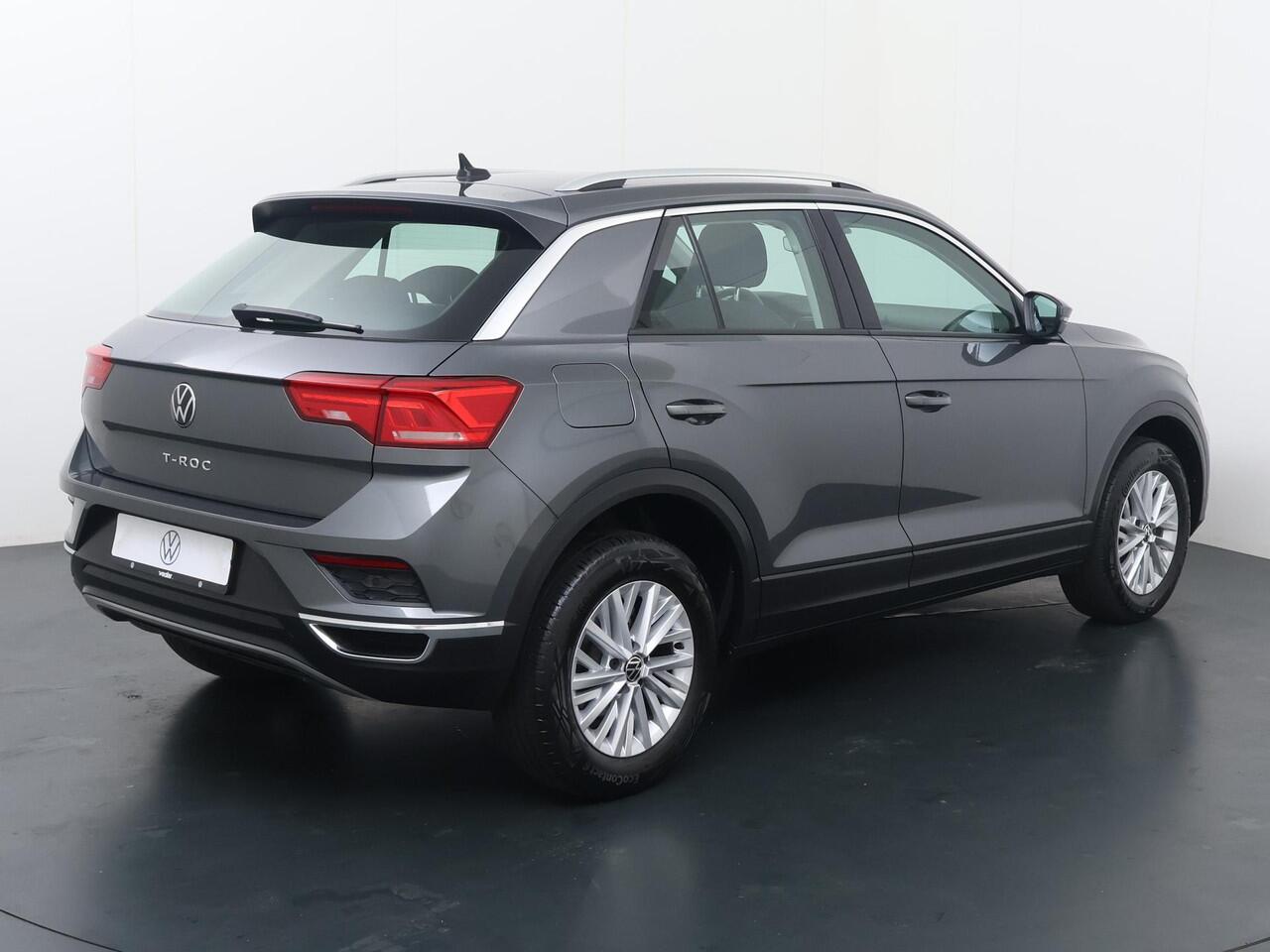 Volkswagen T-Roc 1.0 TSI Style | 110 PK | Achteruitrijcamera | Adaptive cruise control | Apple CarPlay / Android Auto |