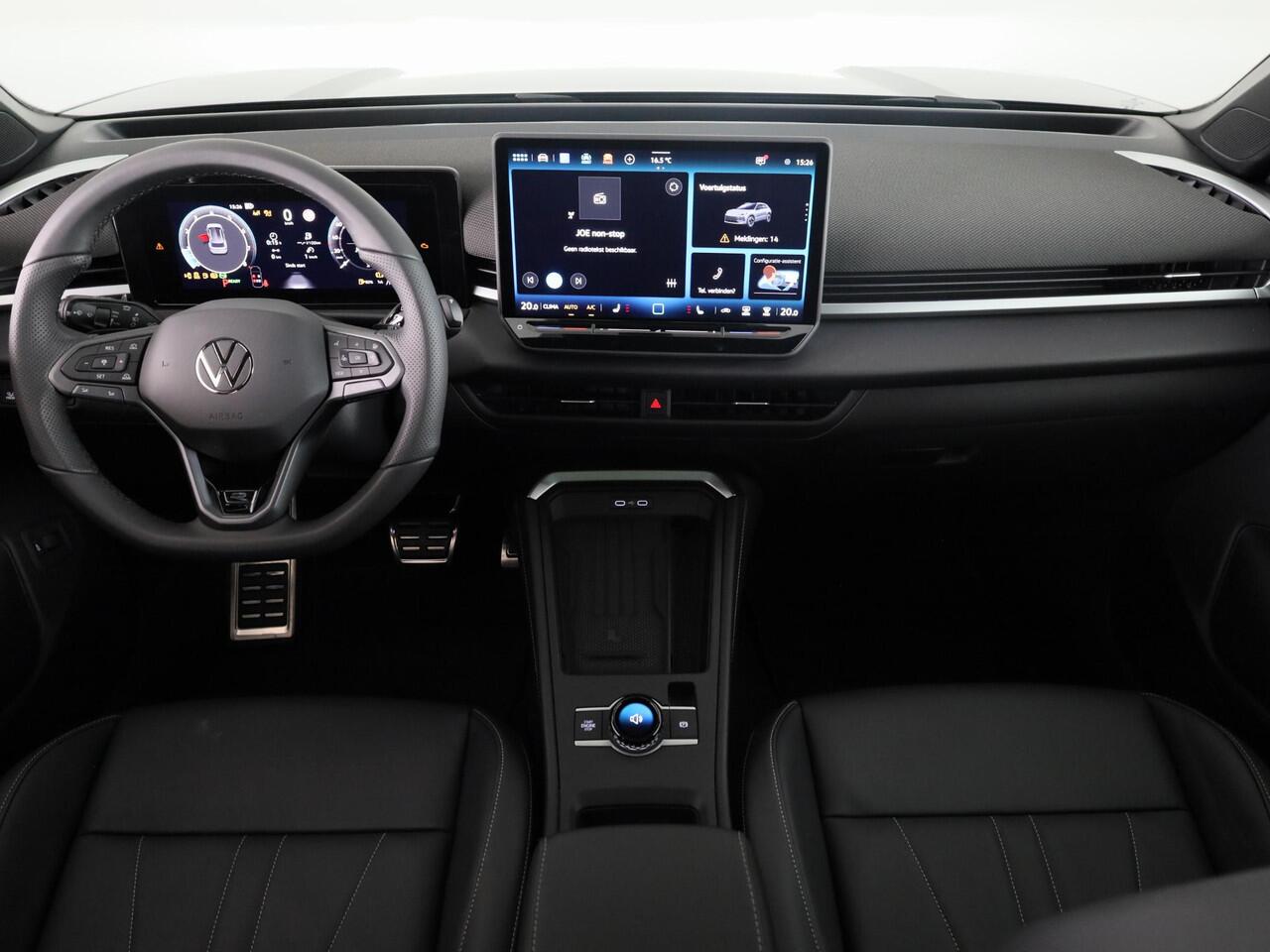 Volkswagen T-Roc R-Line First Edition 1.5 eTSI 110 kW / 150 PK SUV | Interieur Pakket leder 'Varenna' | Black Style Pakket | Panoramaschuif-kanteldak | Trekhaak | Koplampverlichting matrix-led (IQ.LIGHT) | Assistance Pakket | Elek. achterklep