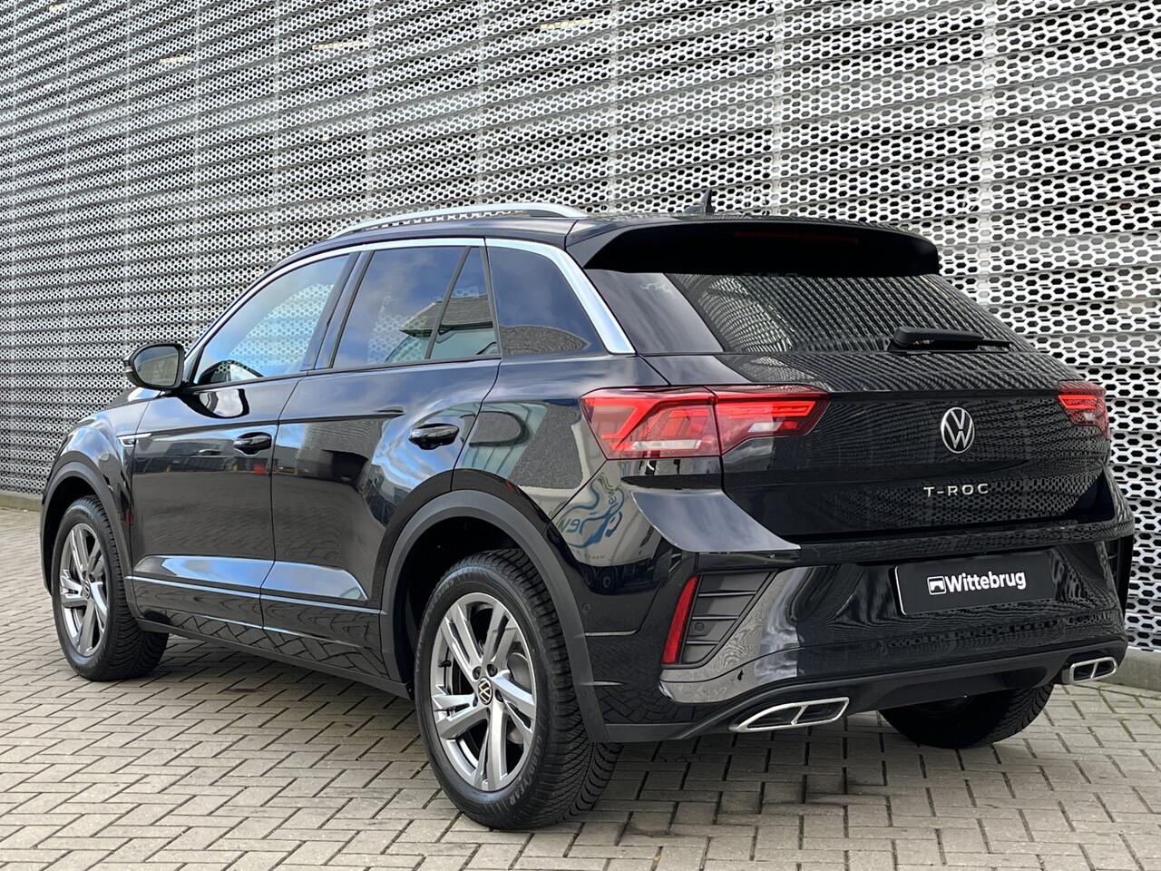 Volkswagen T-Roc 1.5 TSI 150PK R-Line / Achteruitrijcamera / Elektrische Stoelen + Massage functie / Digitale Cockpit / Draadloos Carplay en Android auto / 17"LMV / Trekhaak