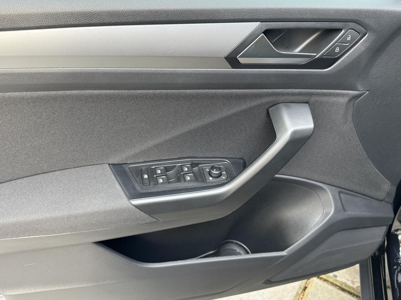 Volkswagen T-Roc 1.5 TSI 150pk DSG Life Edition Navigatie Winterpakket ACC Keyless Camera