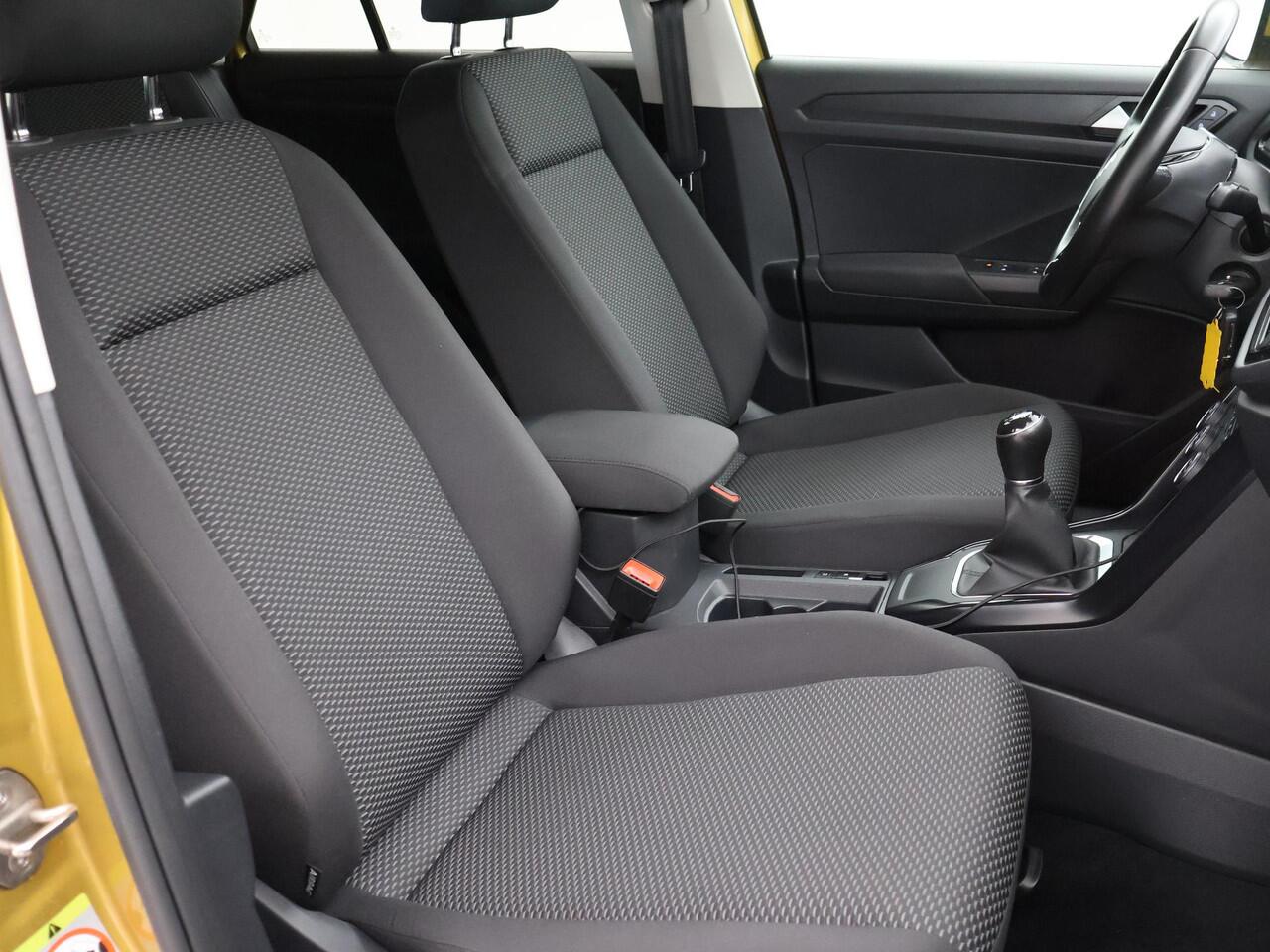 Volkswagen T-Roc 1.0 TSI + APPLE CARPLAY | TREKHAAK | STOELVERW. | KURKUMA YELLOW | CRUISE | PRIVACY