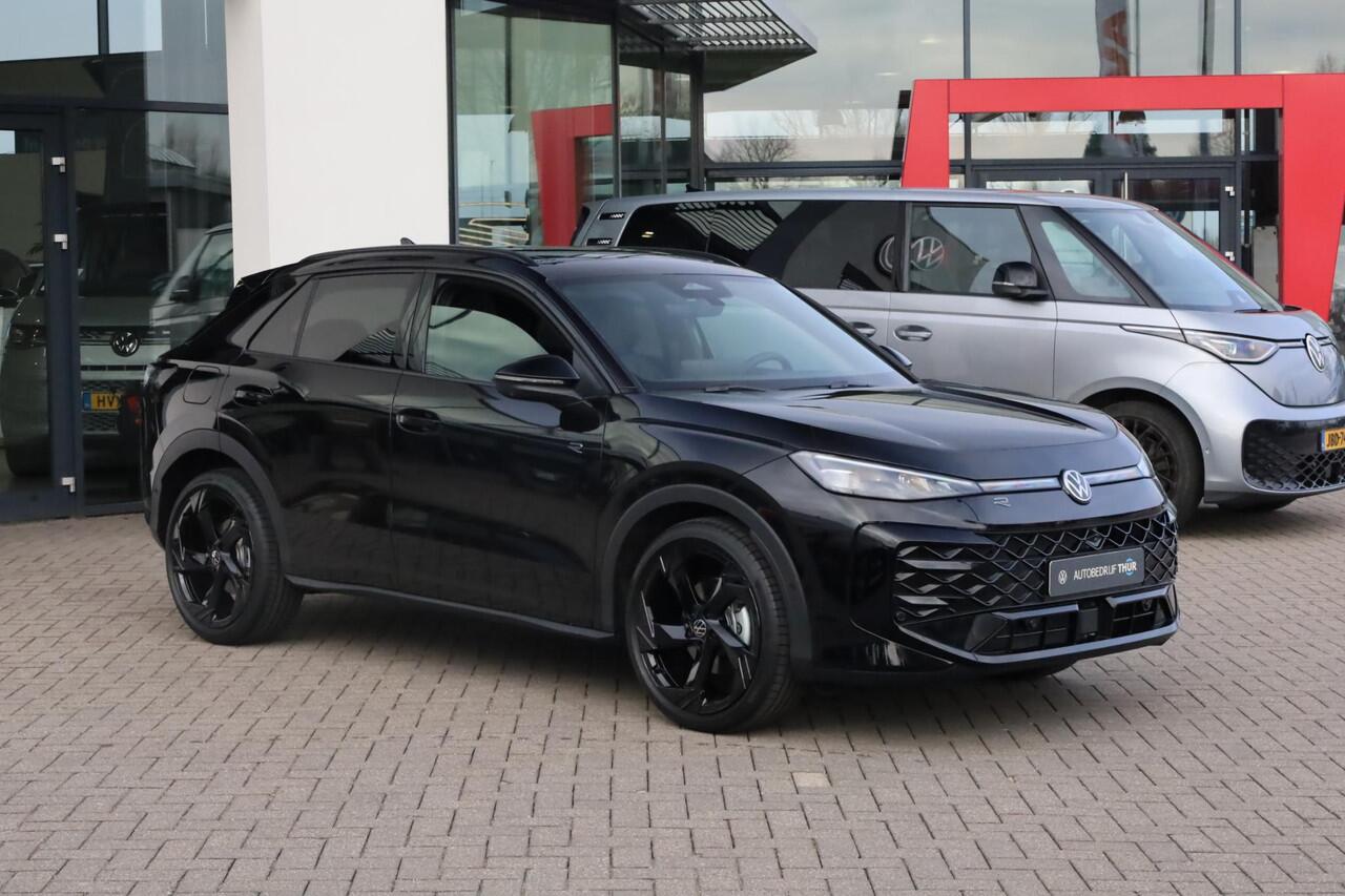 Volkswagen T-Roc 1.5 eTsi R-Line First Edition 150PK / 110kW LED Matrix IQ.Light, 360° rondomzichtcamera, panoramisch schuif- kanteldak, elektr. bedienbaar, verwarmbare voorstoelen + achterbank, high end audio 'Harman Kadon', dodehoekdetectie (Side Assist), head-up displa