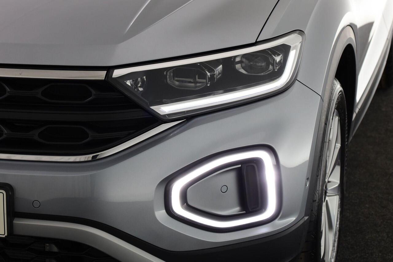 Volkswagen T-Roc Life Edition 1.5 TSI 110 kW / 150 pk DSG | IQ Light | Camera | Park Assist | Side Assist | 17 inch