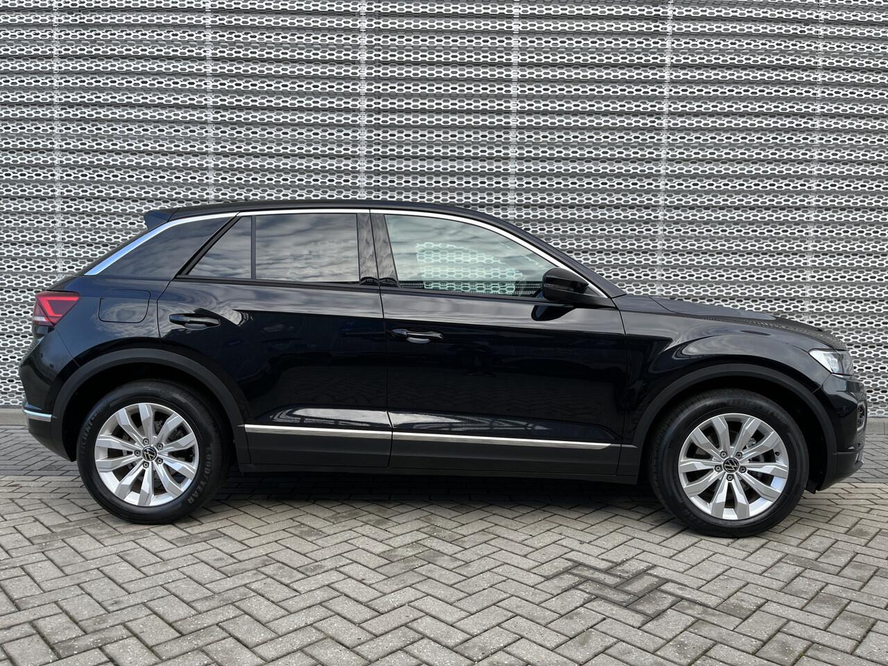 Volkswagen T-Roc 1.5 TSI 150PK Sport / Achteruitrijcamera / Elektrische Achterklep / Stoelverwarming / Parkeersensoren V+A / LED P4