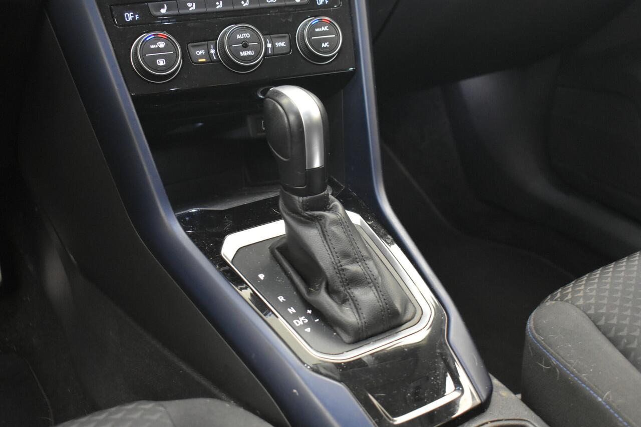 Volkswagen T-Roc 1.5 TSI Sport busines R Automaat Navi Carplay Stoelverw. Adapt. Cru