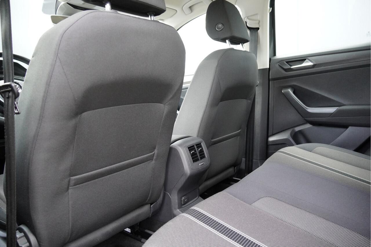Volkswagen T-Roc 1.0 TSI Style BJ2020 Lmv 17" | Led | Pdc | Elek. achterklep | App-Connect | Climate control | Cruise control | Verwarmde voorstoelen | Getint glas