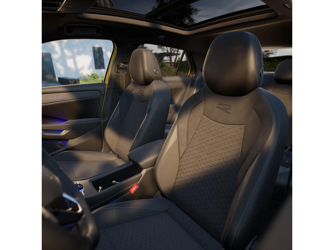 Volkswagen T-Roc R-Line First Edition | 'App-Connect' draadloze smartphone integratie | 30,5 cm display met 2D en 3D weergave | Achterklep, elektrisch, met sensorgestuurde opening (Easy Open)