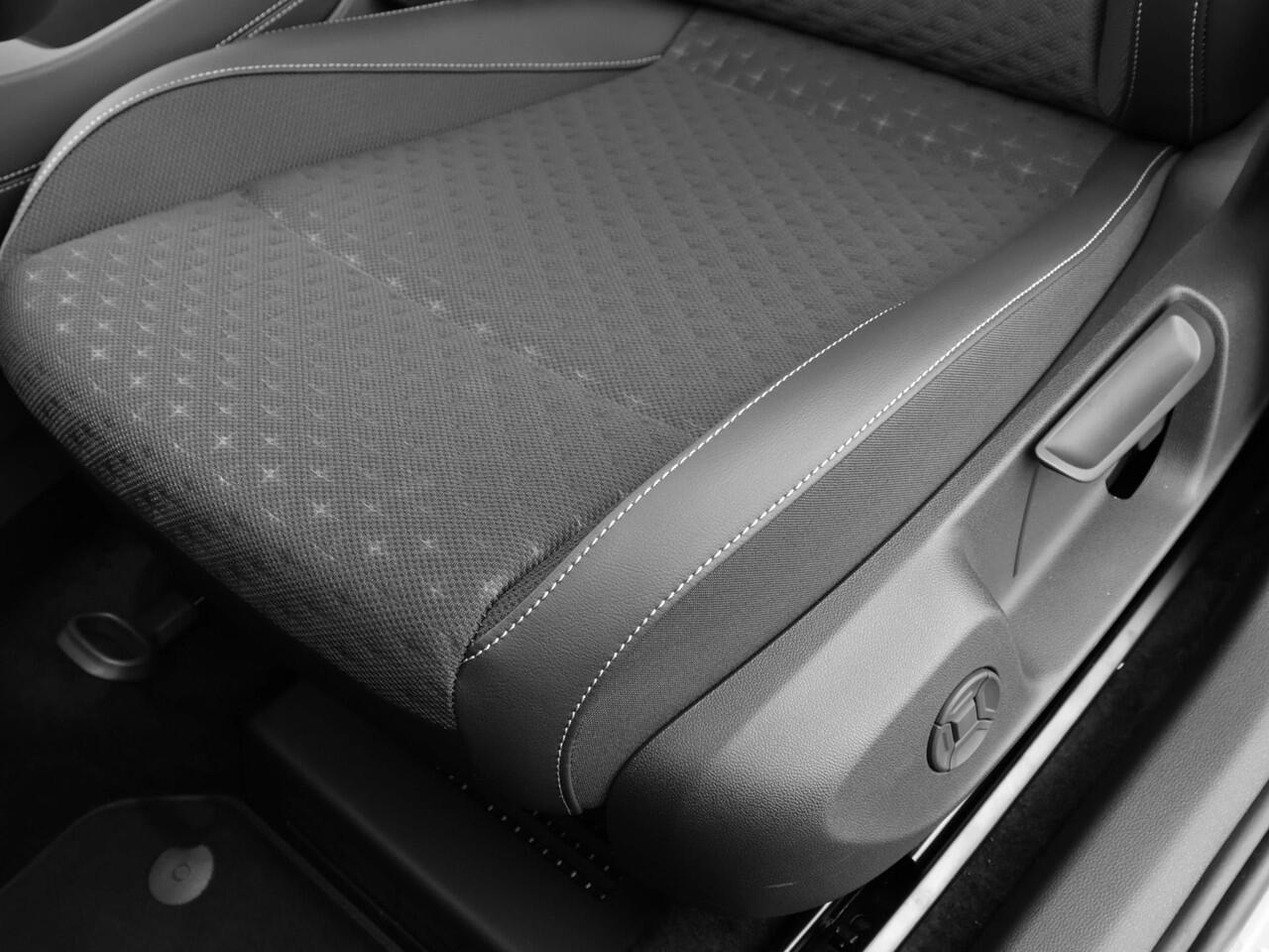 Volkswagen T-Roc R-Line First Edition 1.5 eTSI 150 PK 6 versn. DSG · Assistance Pakket · Multimedia Pakket · Park & Comfort Pakket ·