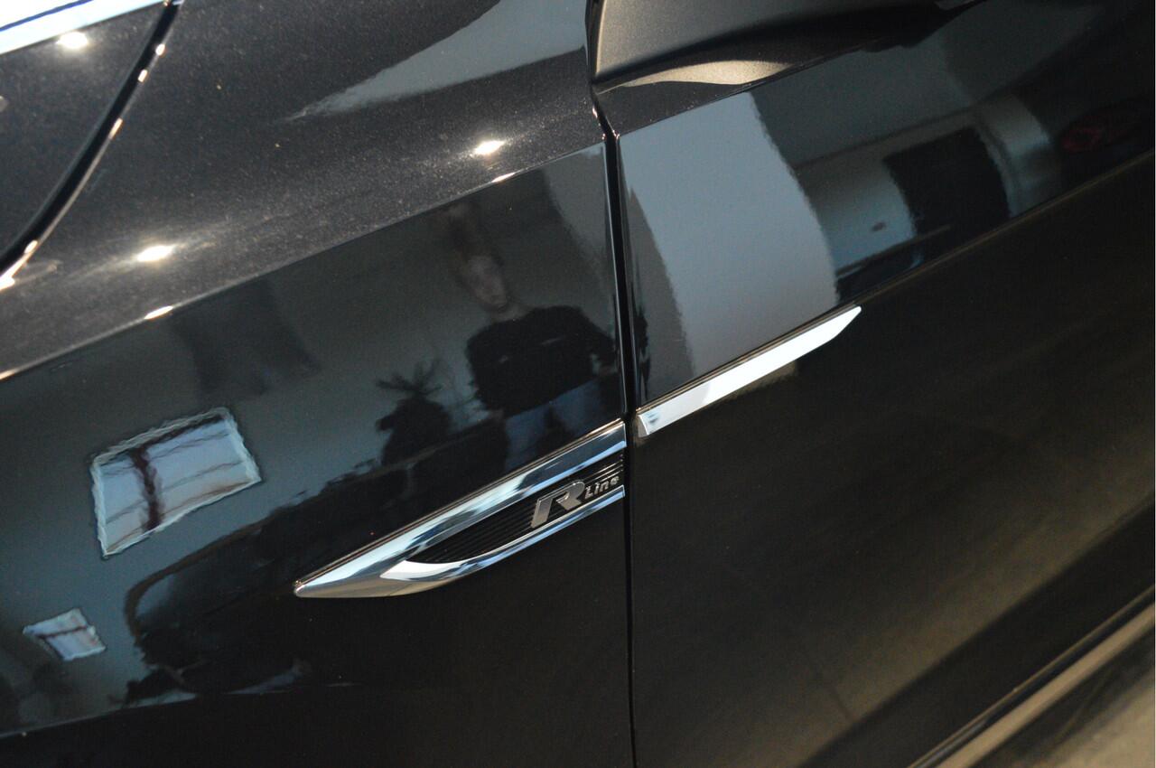 Volkswagen T-Roc Cabrio 1.5 TSI 3X R-LINE Black Style Beats camera trekhaak 19 inch !!