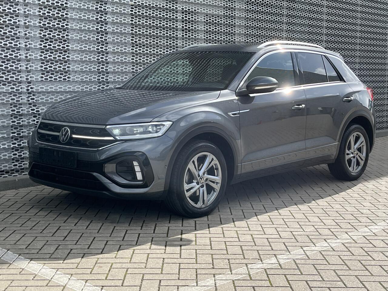 Volkswagen T-Roc 1.5 TSI 150PK R-Line Business+ / R-Line Interieur + Exterieur / Afneembare Trekhaak / IQ LED / Achteruitrijcamera / Stuur + Stoelverwarming / Dodehoek Sensor **