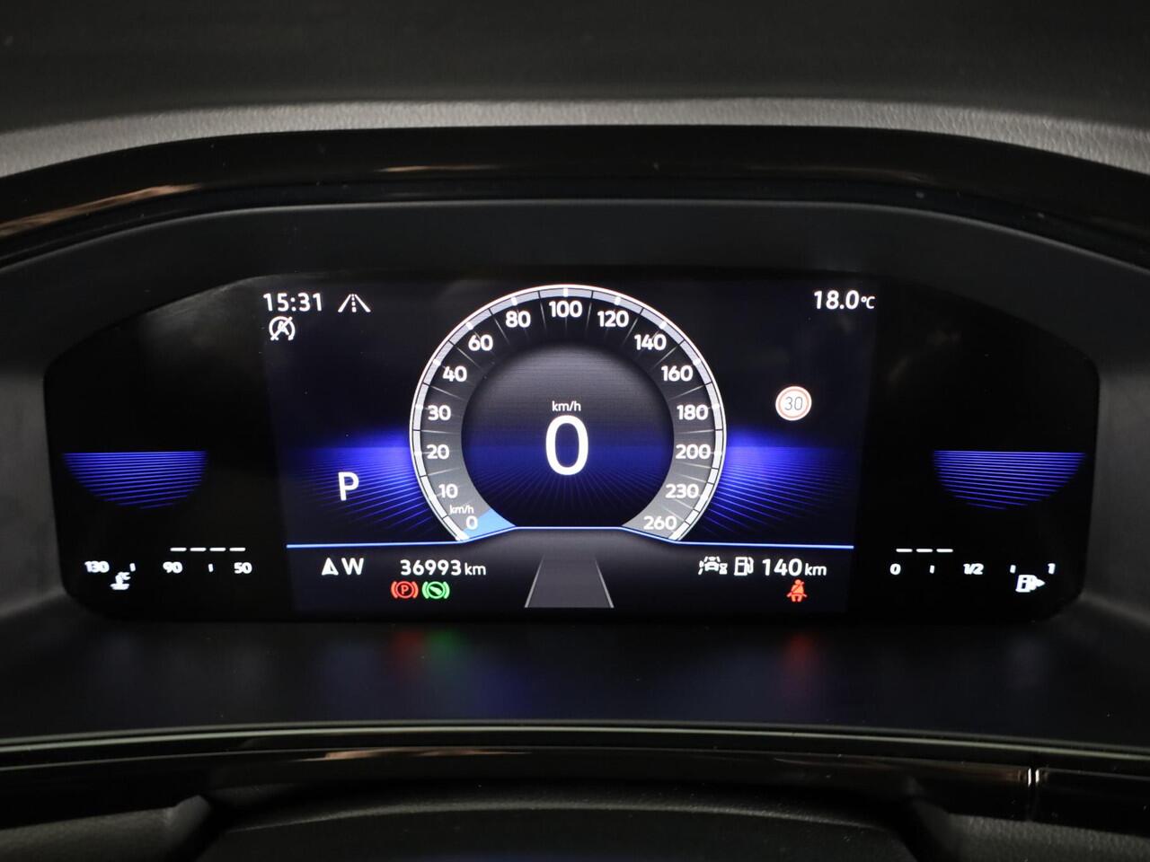 Volkswagen T-Roc 1.5 TSI R-Line 150 PK DSG |Private lease vanaf ¤ 699,- pm | Blackstyle | Trekhaak afneembaar | ErgoActive Stoel Pakket | Navigatie |