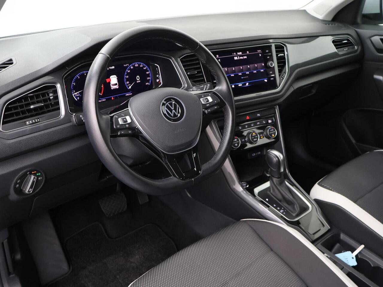 Volkswagen T-Roc 1.5 TSI Sport | 150 PK | Automaat | Trekhaak | Navigatiesysteem |