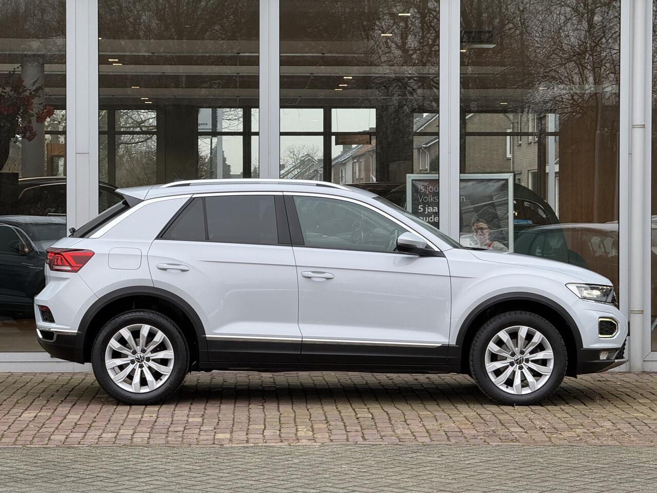 Volkswagen T-Roc 1.5 TSI Sport | LED | Camera | ACC