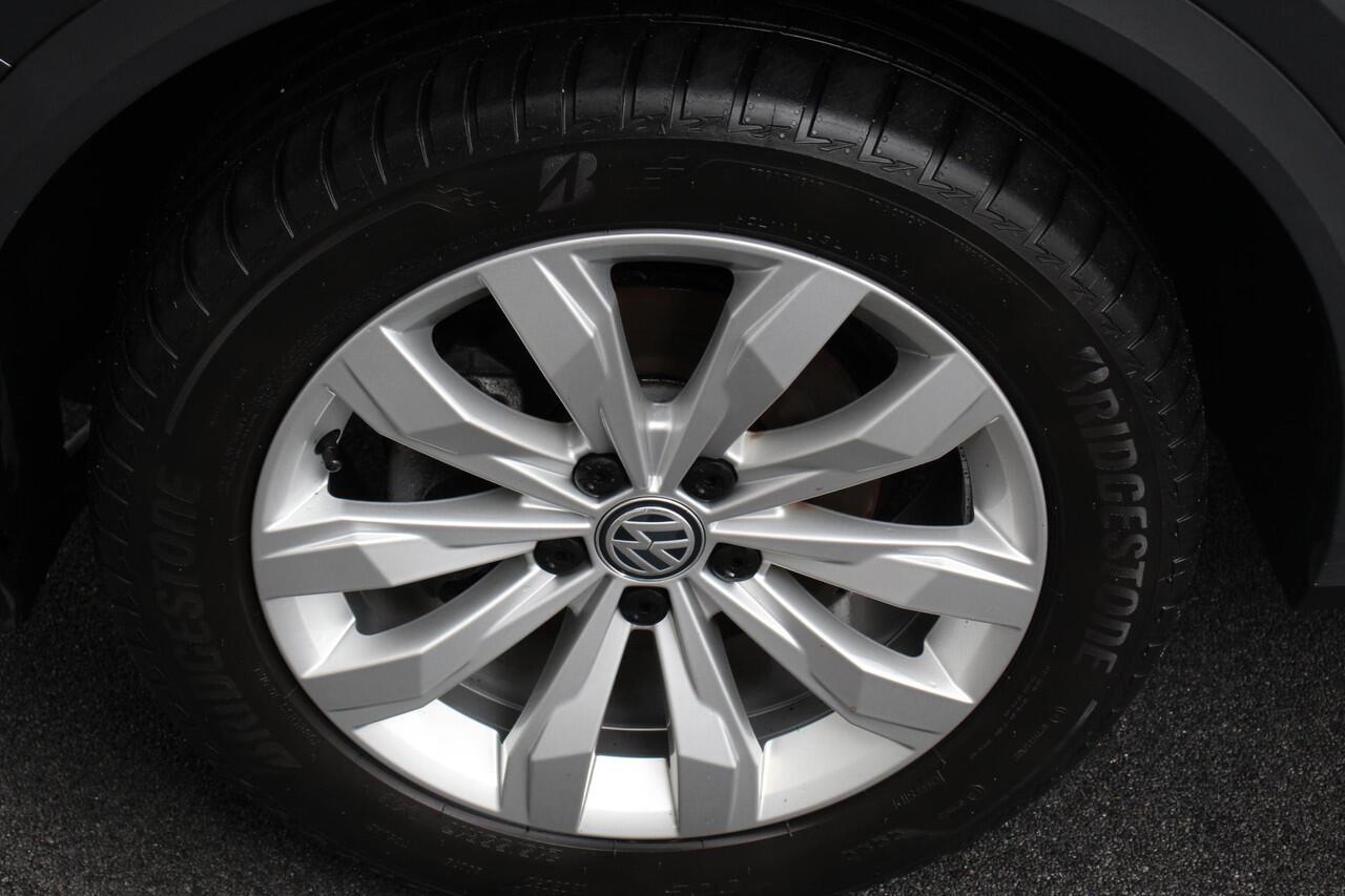 Volkswagen T-Roc 1.5 TSI 150pk Automaat Sport Team | Navigatie | Apple Carplay/Android Auto | Camera | Electrische achterklep | Climate Control | Led | Lichtmetalen Velgen