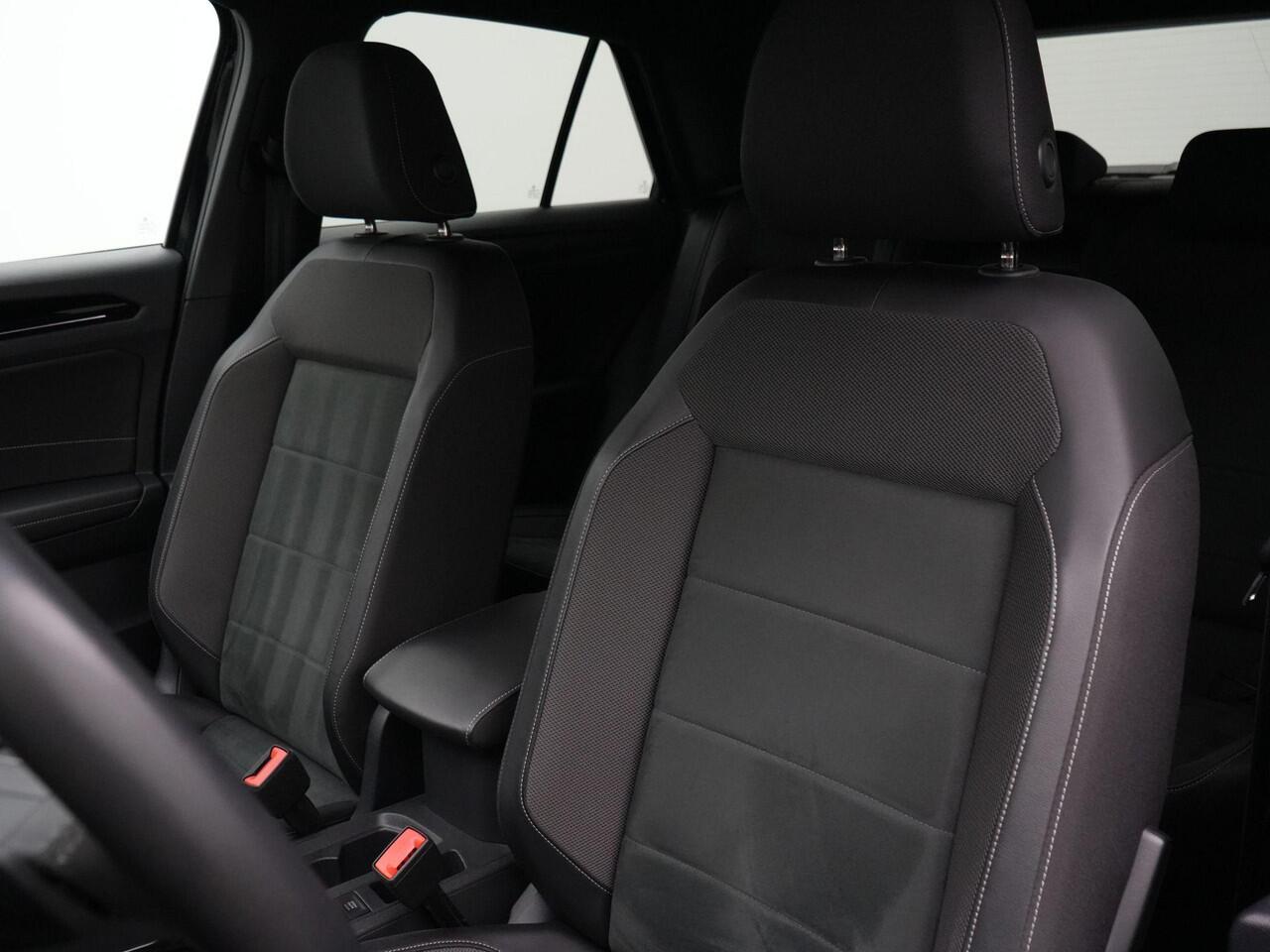 Volkswagen T-Roc 1.5 TSI 150 pk DSG Style | Achteruitrijcamera | Stoelverwarming | Navigatie | Adaptive Cruise