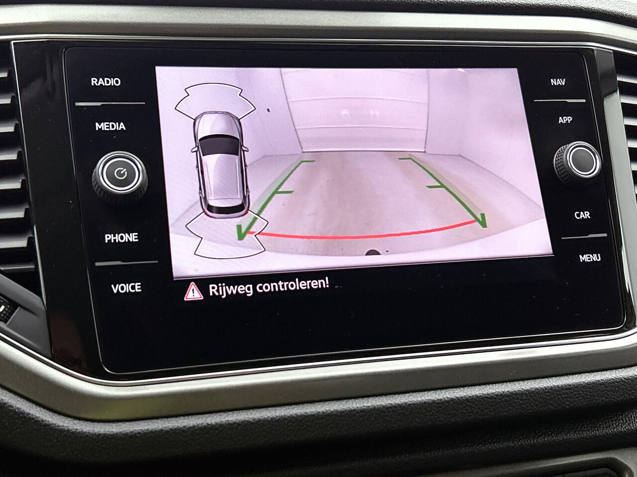 Volkswagen T-Roc 1.5 TSI Style Business | Digitaal Display | Trekhaak | Camera | Stoelverwarming | Nederlandse Auto | NAP |