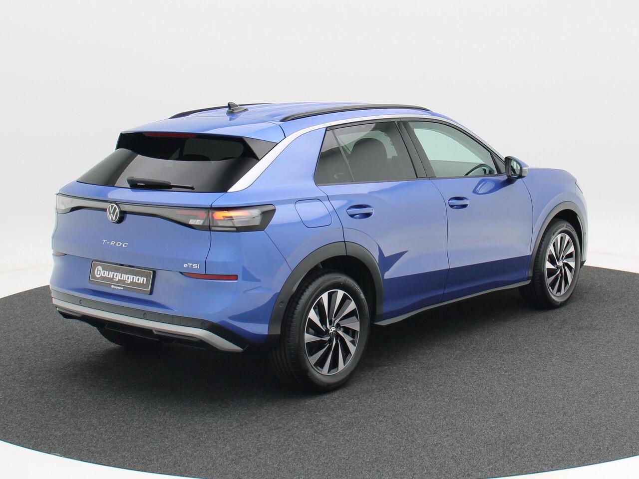 Volkswagen T-Roc Life First Edition 1.5 eTSI 116 PK | Camera | Stoel- & Stuurverwarming | Adaptieve Cruise Control | Keyless |