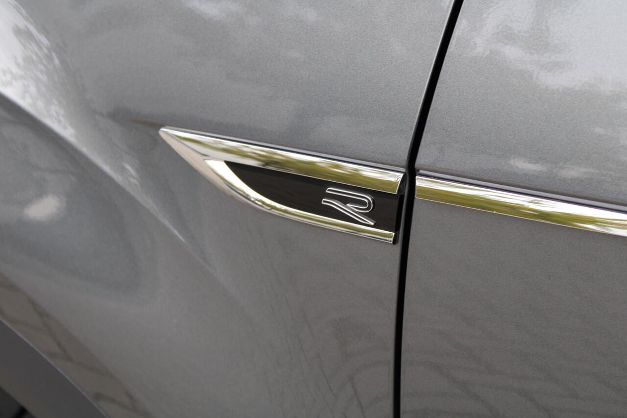 Volkswagen T-Roc 1.5 TSI R-Line | PANO | STOEL&STUUR VERW | IQ LIGHT | BLACK STYLE | ACC | ELEK ACHTERKLEP |