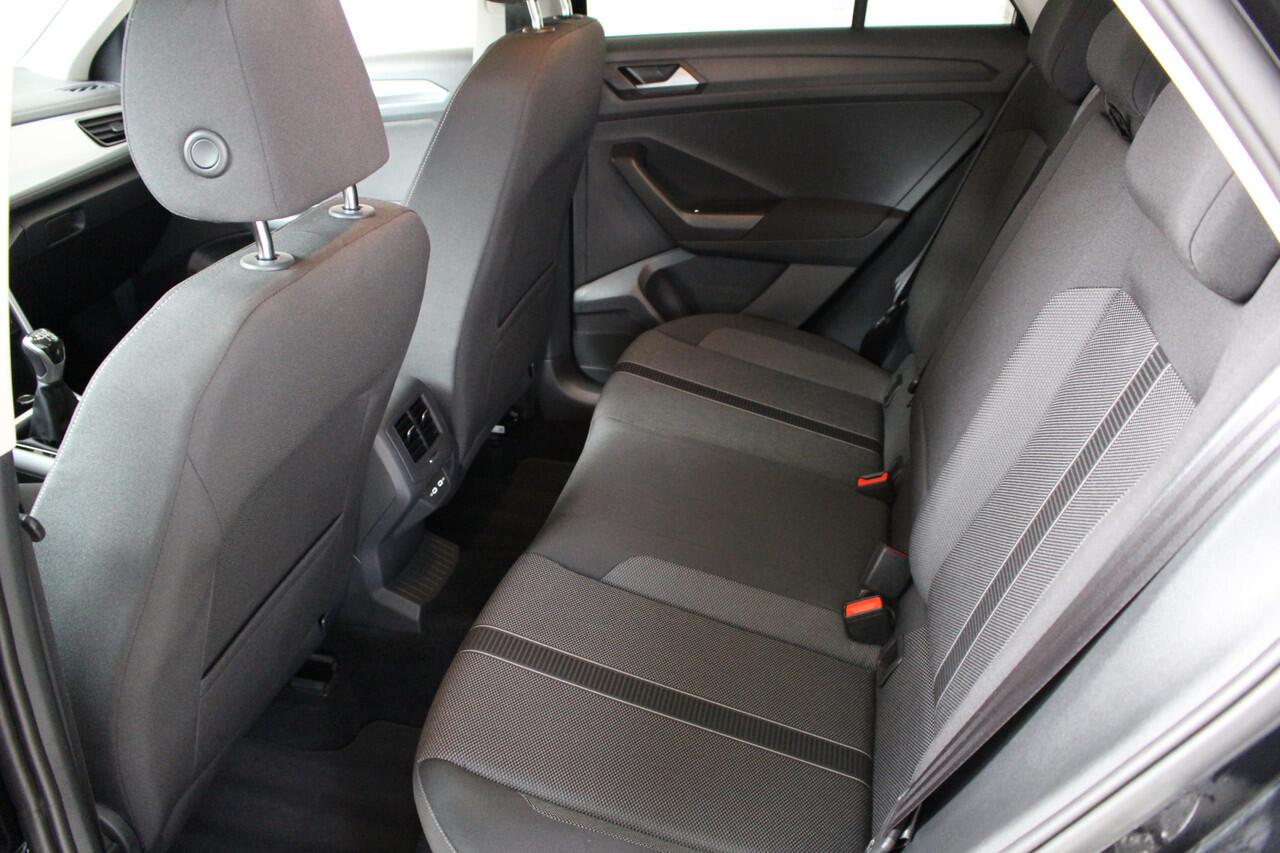 Volkswagen T-Roc 1.0 TSI Life Navigatie | Climate Control | Parkeersensoren | Stoelverwarming | All Season banden