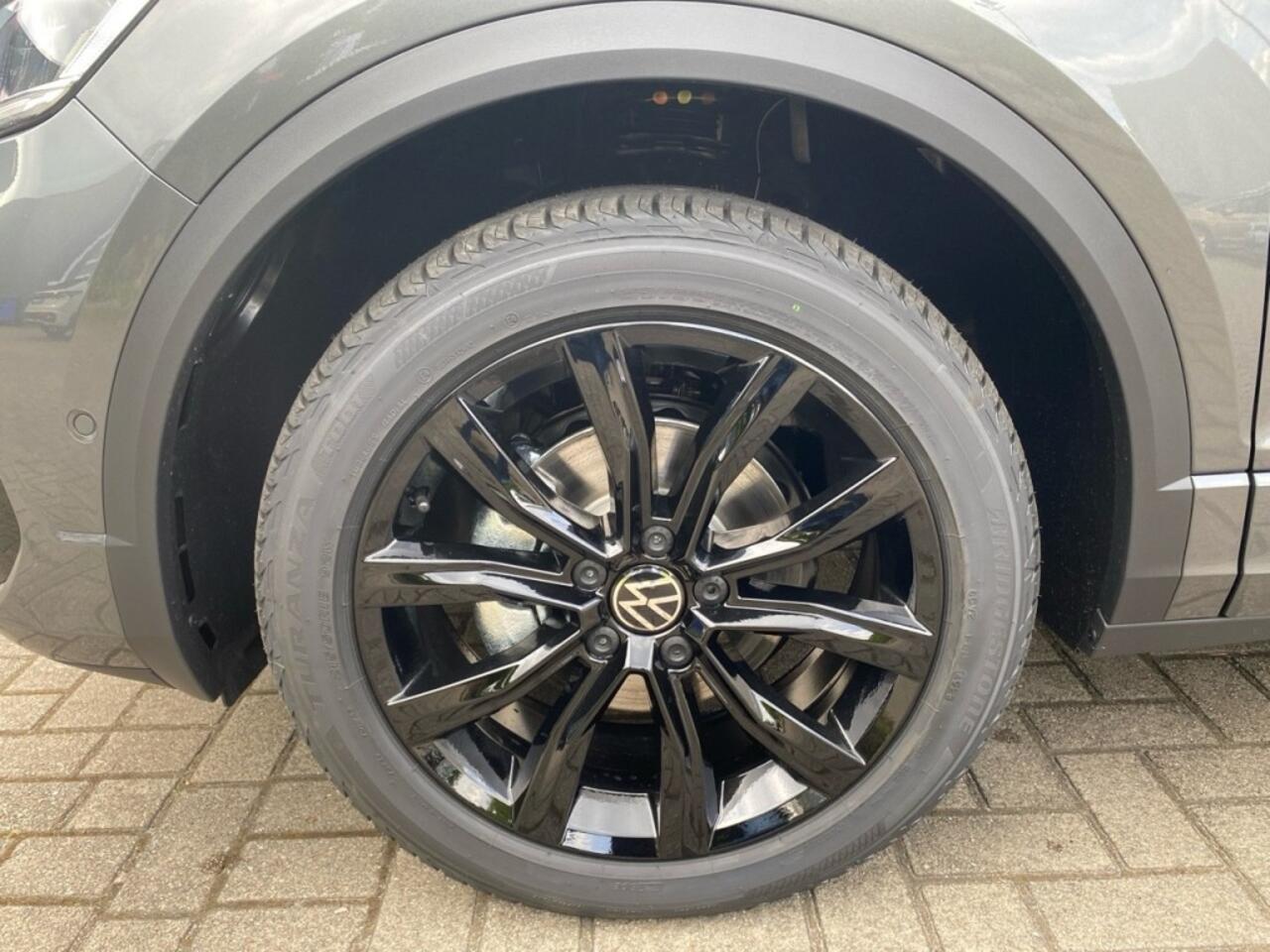 Volkswagen T-Roc 1.5 TSI DSG R-LINE BLACK-OPTIC PANO-DAK/TREKHAAK/CAMERA/CARPLAY/ACC