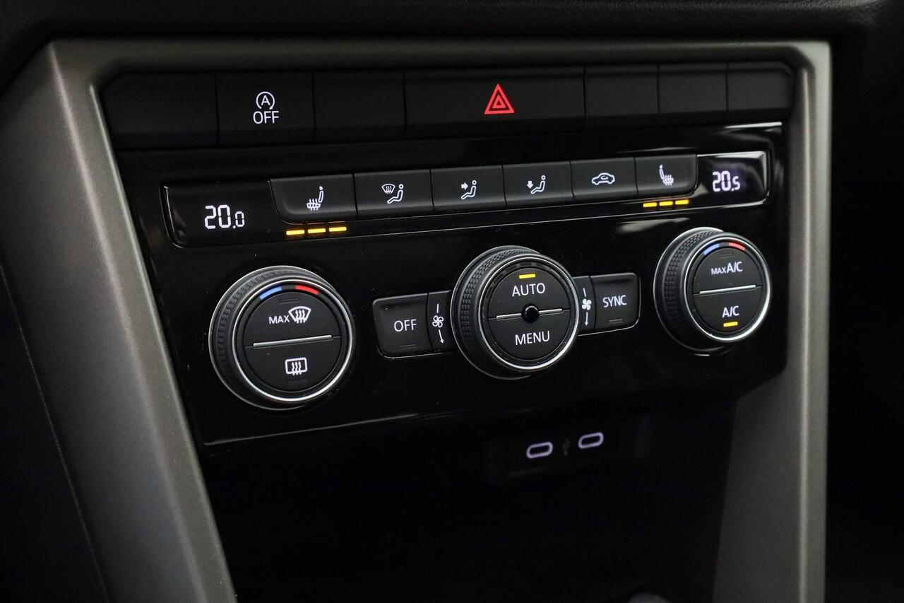 Volkswagen T-Roc 1.0 TSI 110 pk Style Business | Panoramadak | Achteruitrijcamera | Navigatie | Stoelverwarming | Adaptive Cruise