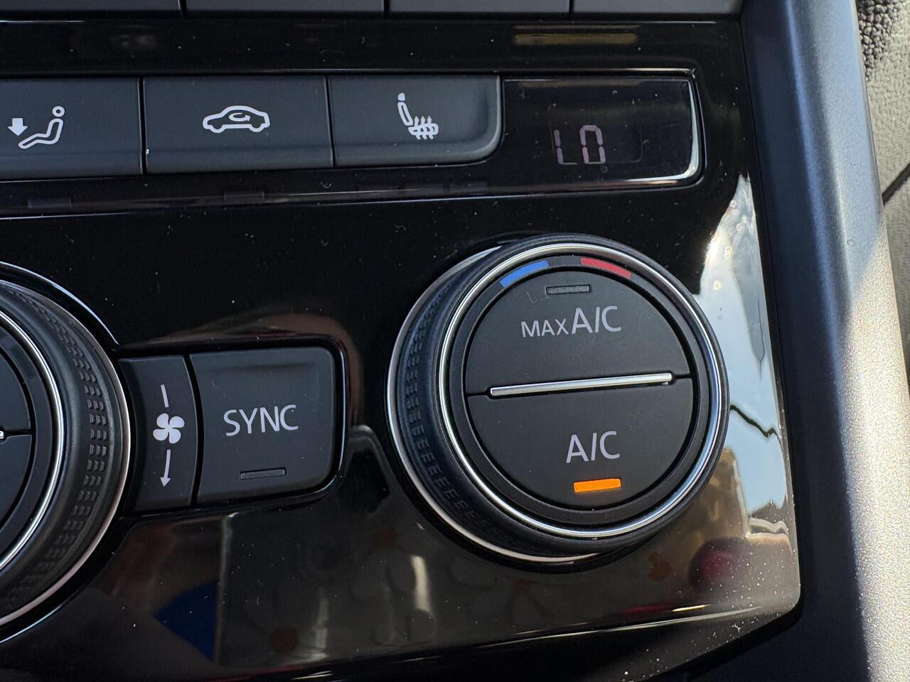 Volkswagen T-Roc Cabrio 1.5 TSI R-Line / Airco / Stoelverwarming / Navigatie / Bluetooth audio /