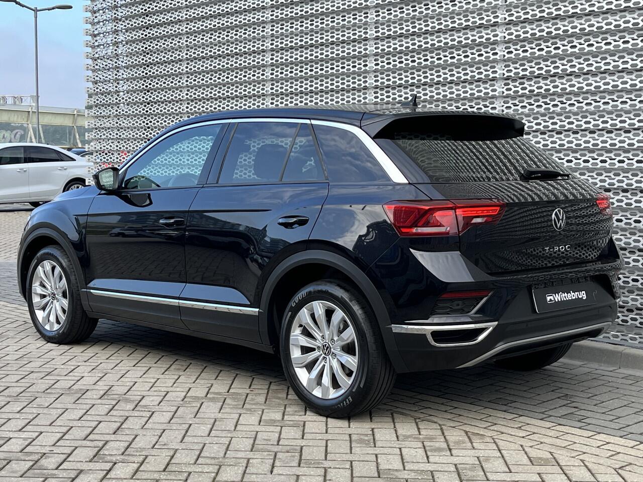Volkswagen T-Roc 1.5 TSI 150PK Sport / Achteruitrijcamera / Elektrische Achterklep / Stoelverwarming / Parkeersensoren V+A / LED P4