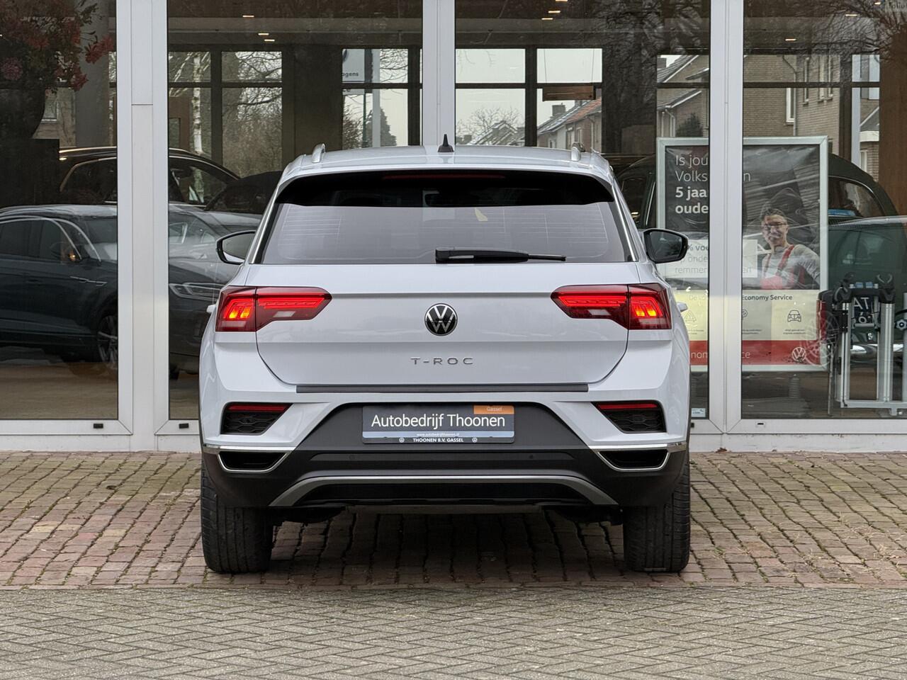 Volkswagen T-Roc 1.5 TSI Sport | LED | Camera | ACC