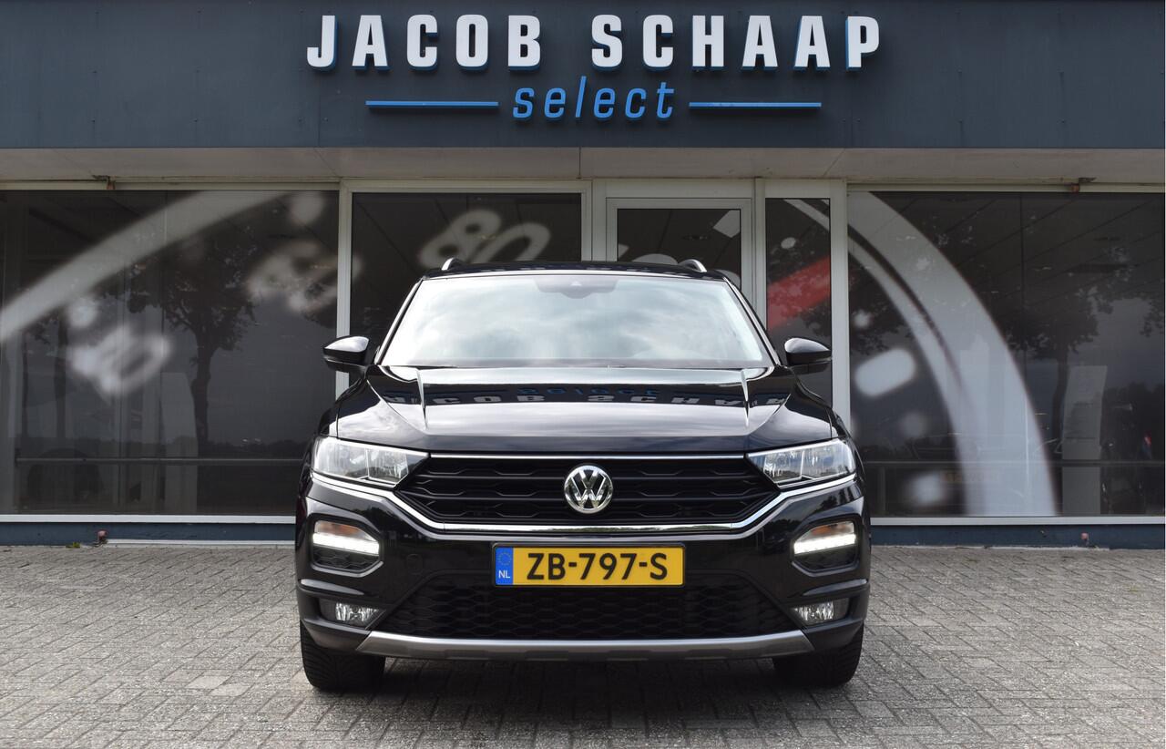 Volkswagen T-Roc 1.5 TSI Style Automaat Navigatie / Adap. Cruise / Trekhaak / PDC v+a / Camera / 17" LM