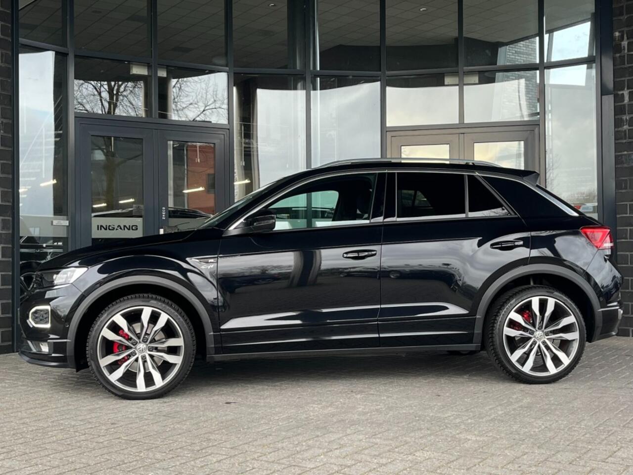 Volkswagen T-Roc 1.5 TSI AUT. SPORT R-LINE BEATS - VIRTU - PANO. DAK - TREKH.