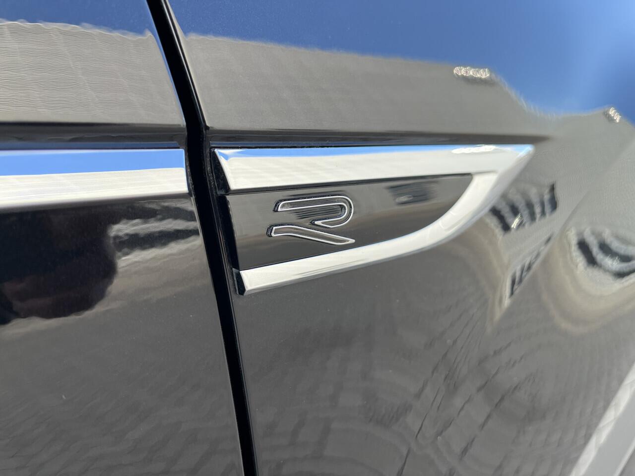 Volkswagen T-Roc 1.5 TSI 150PK DSG R-Line Business+ / R-Line Interieur + Exterieur / Panoramadak / Digitale Cockpit Pro / IQ LED / Achteruitrijcamera / Stuur + Stoelverwarming **