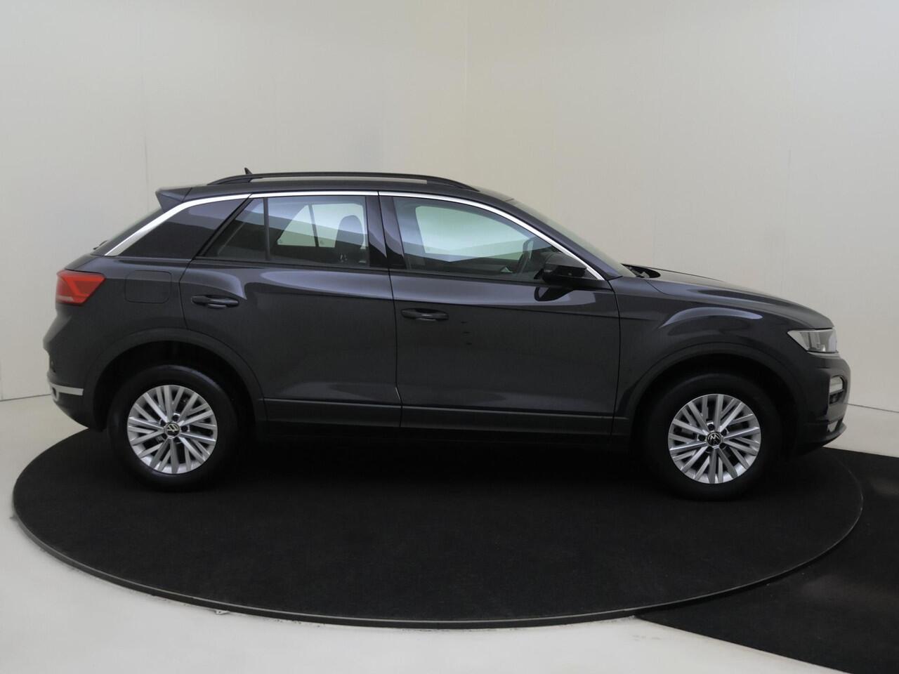 Volkswagen T-Roc 1.5 TSI Style Business | Achteruitrijcamera | Navigatie | Adaptieve cruise control | Draadloze telefoonlader | Airco | CarPlay | Parkeersensoren |