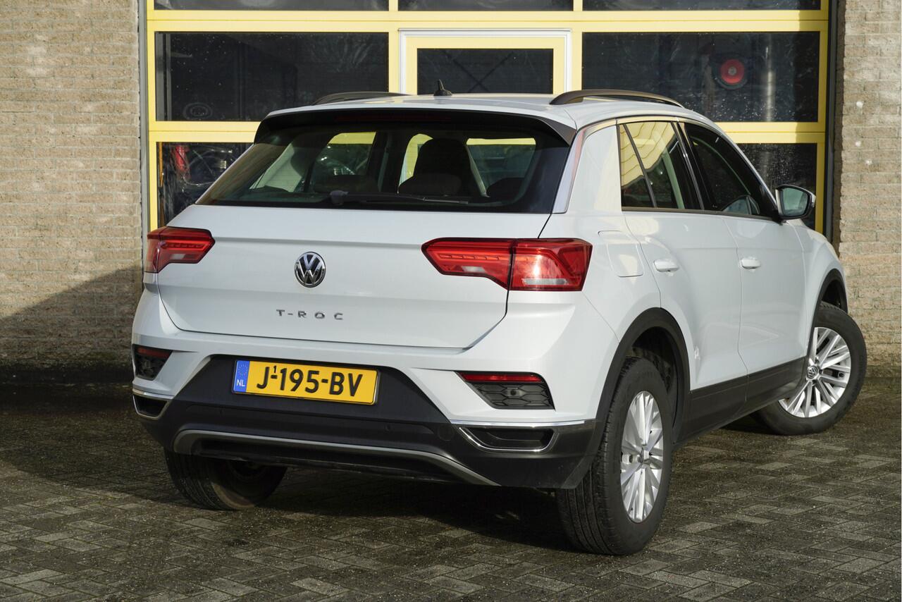 Volkswagen T-Roc 1.0 TSI Style BJ2020 Lmv 16" | Led | Pdc | Navi | App-Connect | Airco | Cruise control | Getint glas