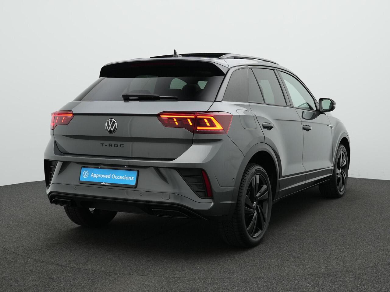 Volkswagen T-Roc 1.5 TSI 150 pk DSG R-Line | Panoramadak | IQ Light | Carplay | Parkeersensoren voor/achter | Adaptive Cruise